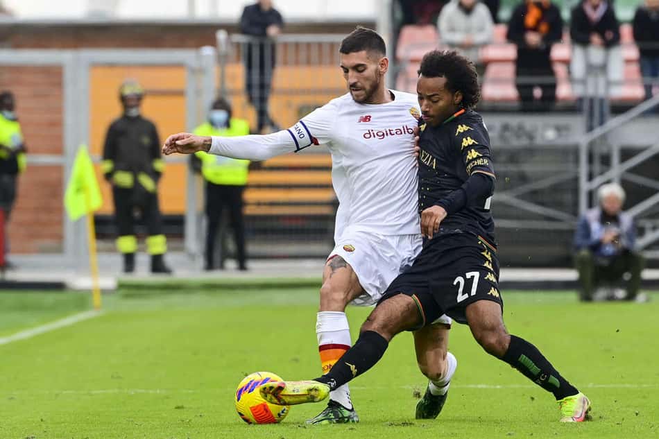 Em jogo de duas viradas, Venezia derrota a Roma pelo Calcio