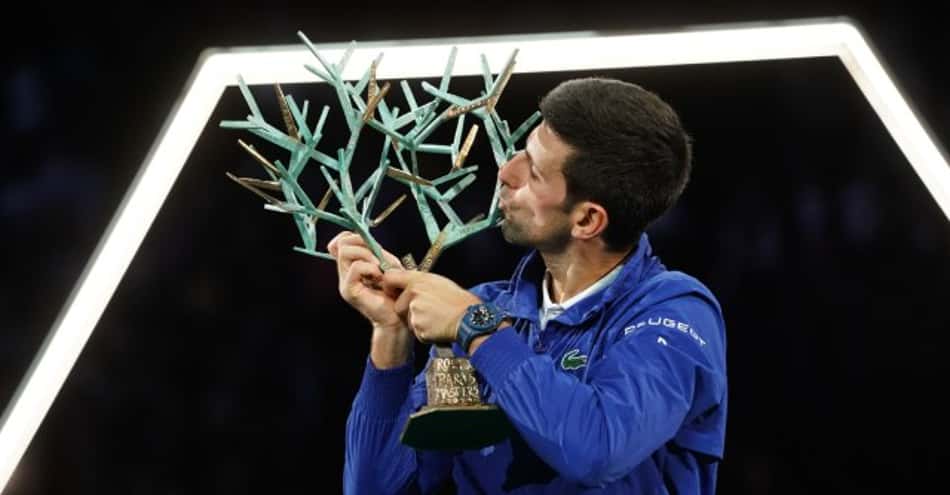 Djokovic vira sobre Medvedev e ergue HEXA em Paris