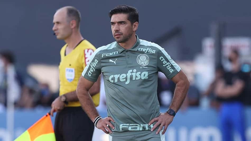 Em Portugal, Abel Ferreira decidirá com a família se aceitará oferta de renovação do Palmeiras