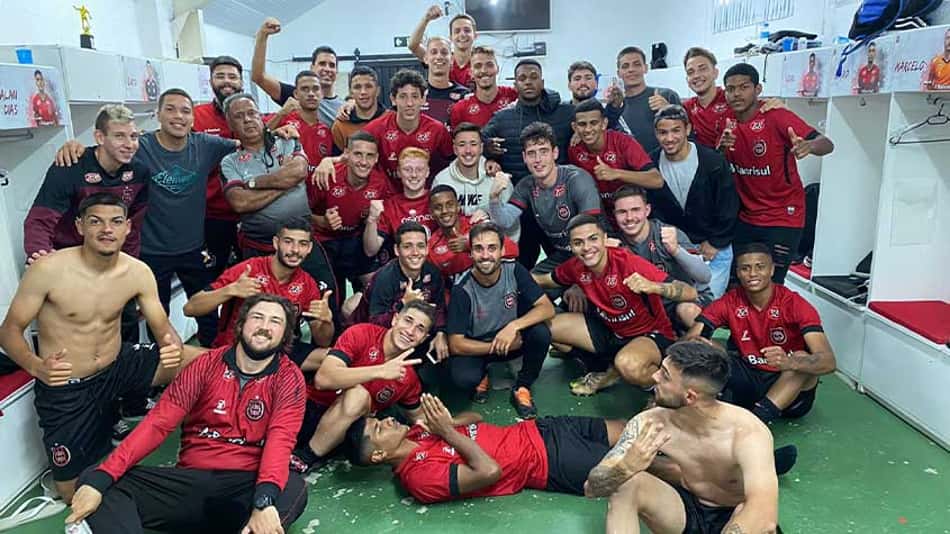 Técnico Filipe Sudré comemora vitória do Brasil de Pelotas sobre o Grêmio pelo Gauchão Sub-20