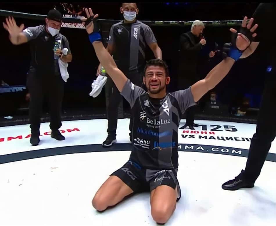 Atleta da Team Nogueira, Alan Gomes derrota ex-campeão do ACA na Rússia e sonha com cinturão: "estamos trabalhando para isso"