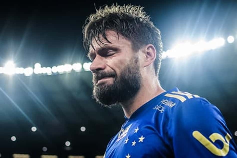 Rafael Sobis anuncia aposentadoria após vitória do Cruzeiro sobre o Brusque pela Série B