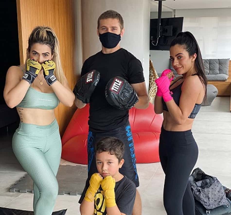 Influenciadora digital Hellen Grangeia exalta os benefícios do Muay Thai em sua rotina