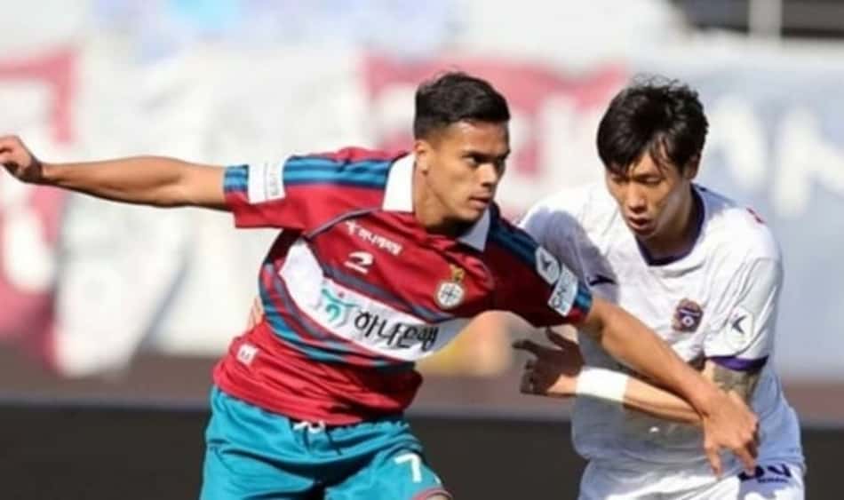 Matheus Pato vibra com classificação de seu time na K-League 2