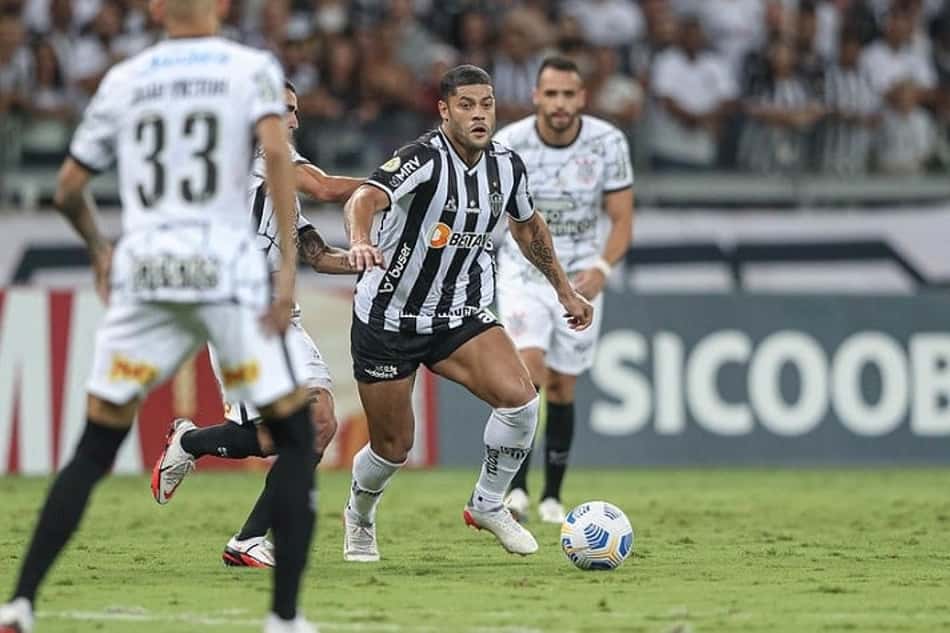 Atlético-MG domina o Corinthians no Mineirão e vence mais uma rumo ao título do Brasileirão