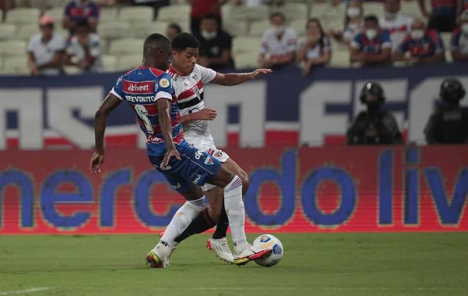 São Paulo tem trio de jogadores suspensos contra o Flamengo
