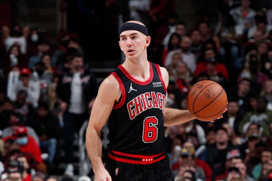 Alex Caruso fratura punho após falta desleal de Grayson Allen
