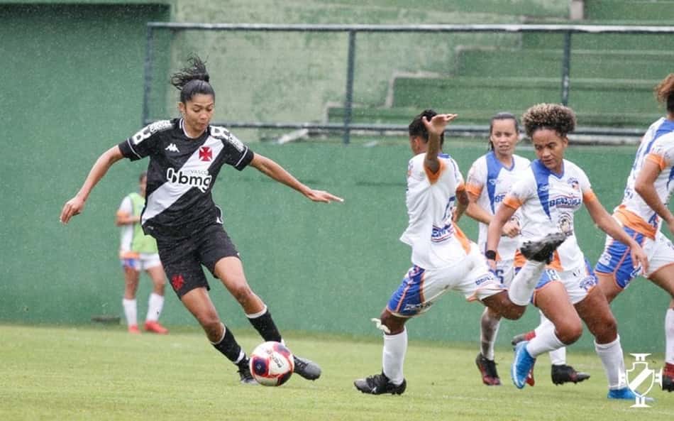 Futebol feminino do Vasco convive com problemas e salários atrasados; clube informa que busca soluções