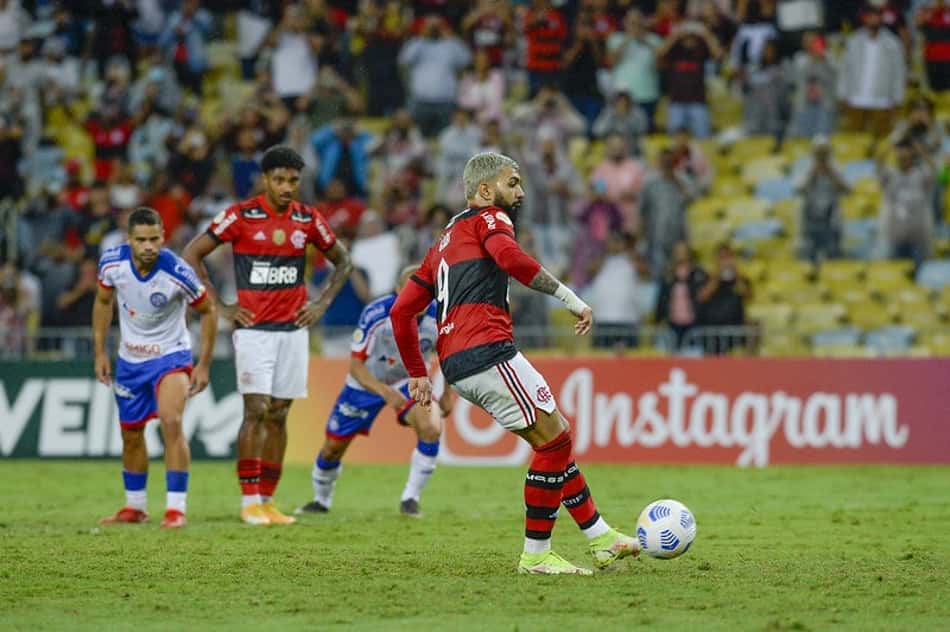 LANCE! Espresso: Flamengo x Bahia foi só mais um capítulo do caos assinado por CBF e clubes