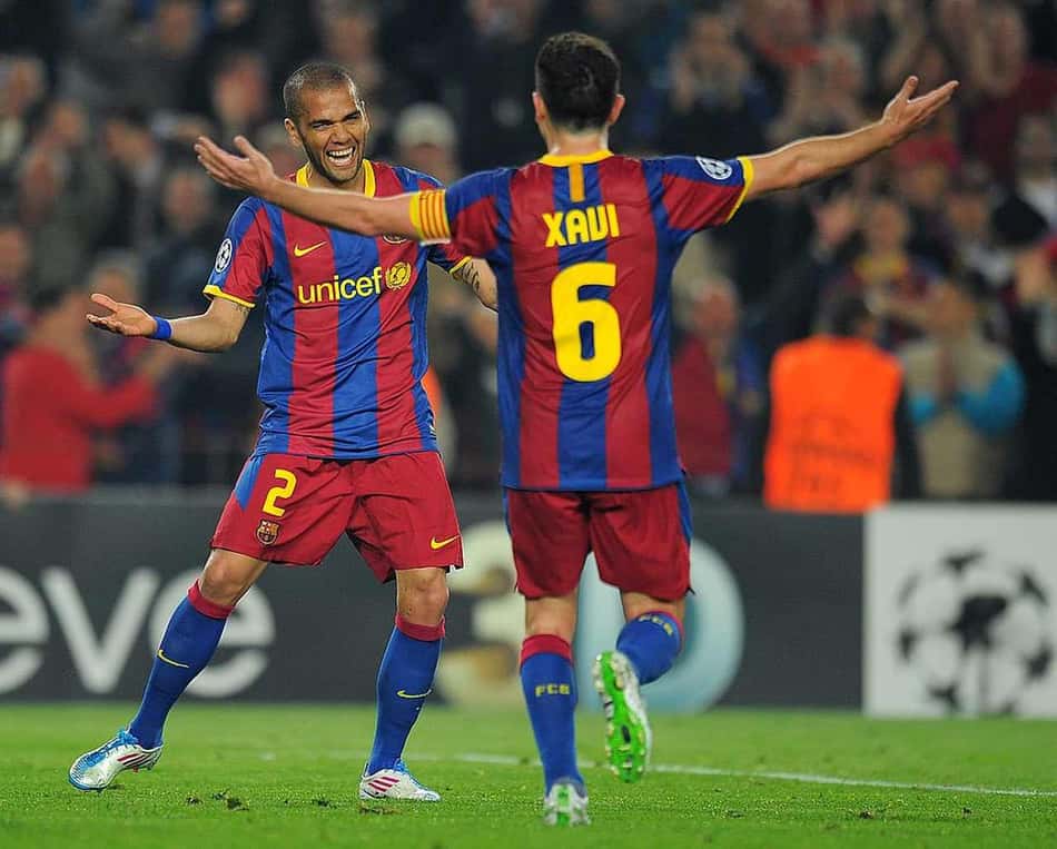 Com aprovação de Xavi, Daniel Alves se aproxima de retorno ao Barcelona
