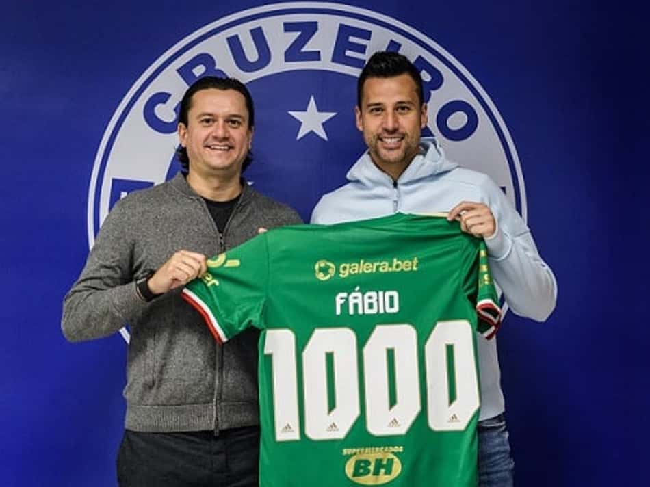 Cruzeiro anuncia renovação de contrato com o goleiro Fábio até o fim da temporada 2022