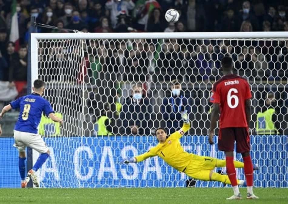 Jorginho perde pênalti no fim, Itália e Suíça empatam e vaga direta à Copa fica para a última rodada