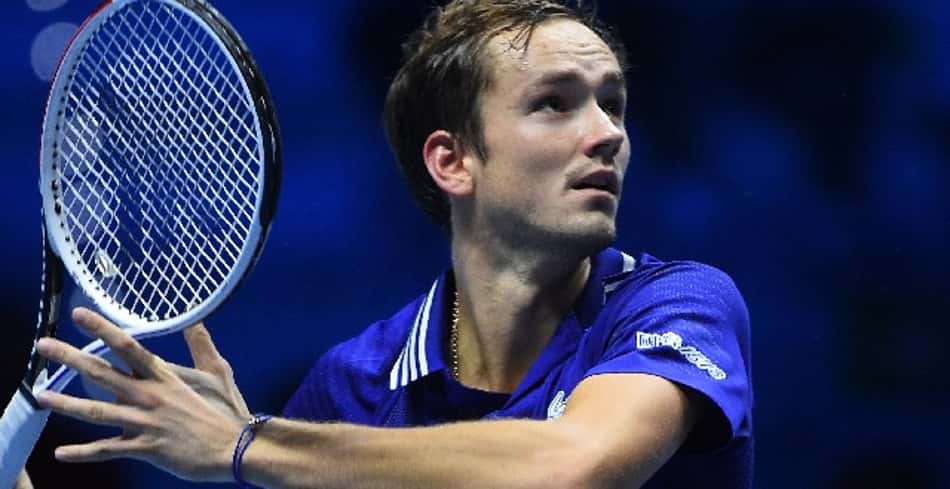 Medvedev vira e vence na estreia do ATP Finals