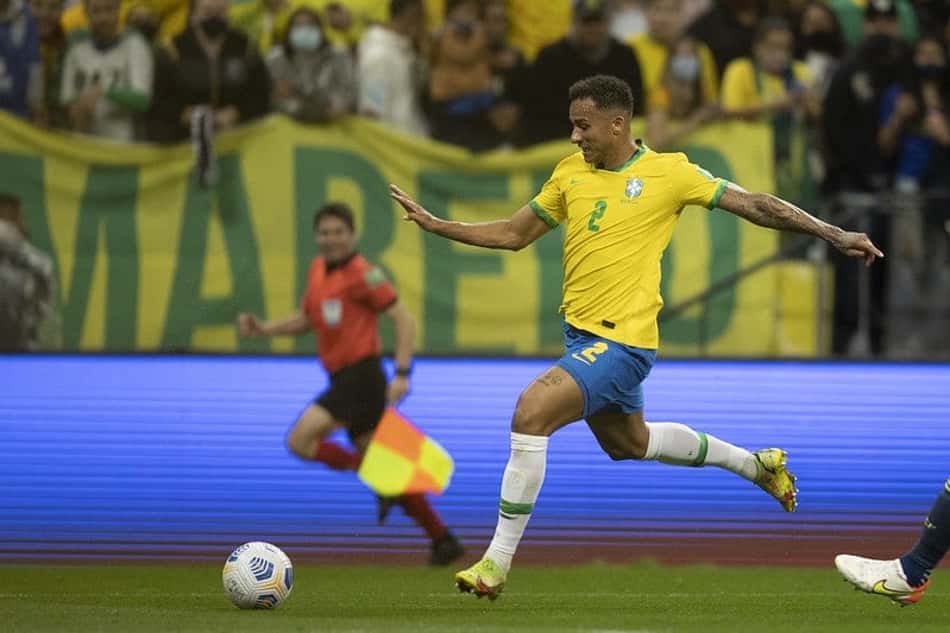 Danilo descarta dinastia na Seleção e não se vê ameaçado por Dani Alves: 'A gente se completa'