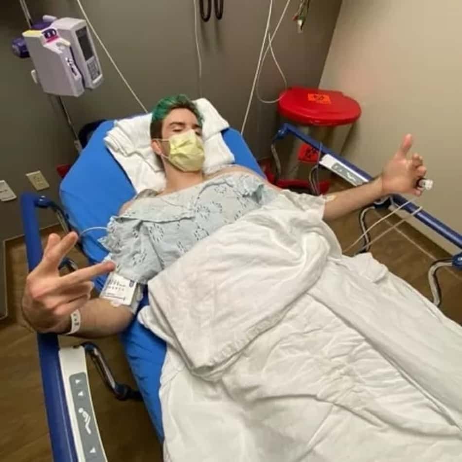 Lutador de MMA passa por cirurgia para remover testículo após joelhada