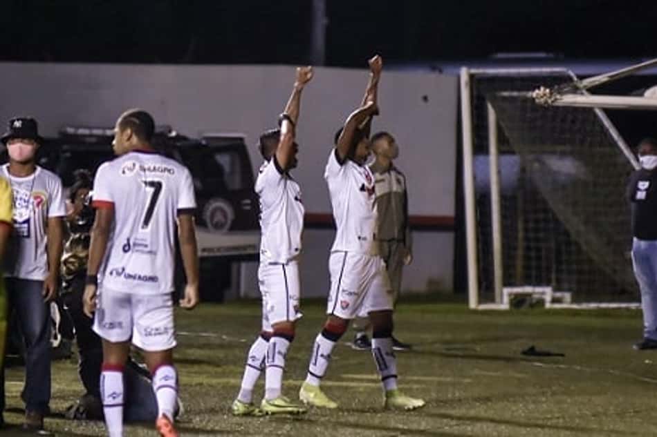 Wagner Lopes se anima com momento do Vitória na Série B