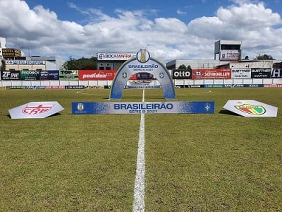 Com gol de Thiago Alagoano, Brusque vence CRB e sai do Z4 da Série B