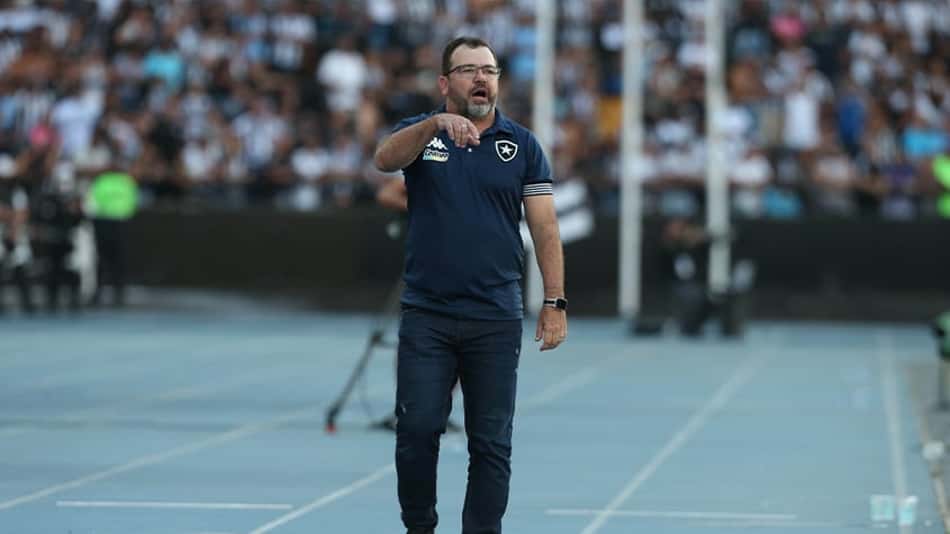 De 14º ao acesso tranquilo: Enderson ajuda na mudança do Botafogo e é fundamental em campanha