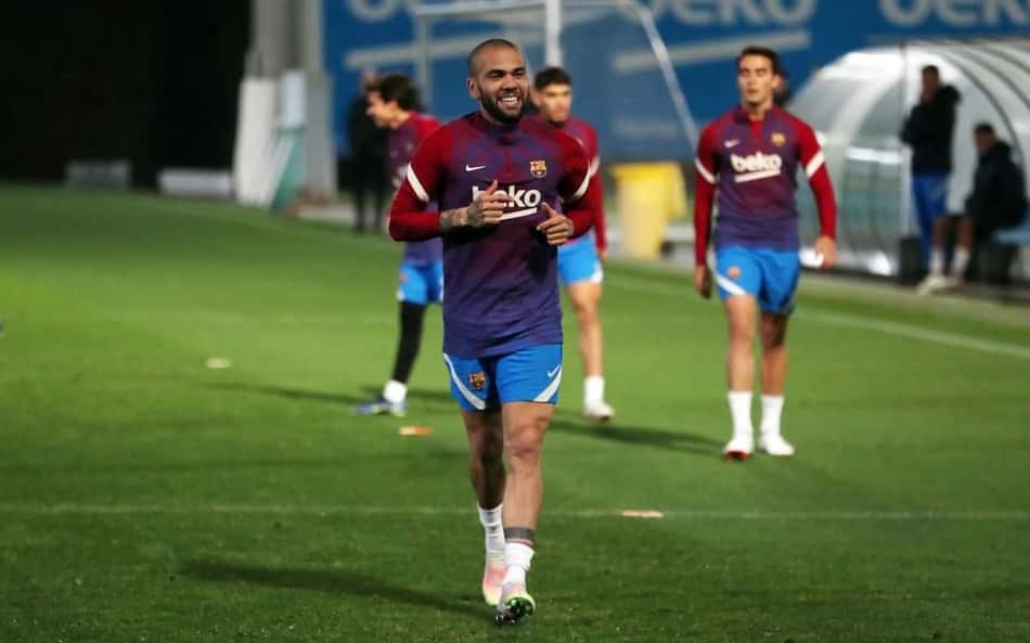 'Se eu voltar para o Brasil, será para o Athletico', afirma Daniel Alves