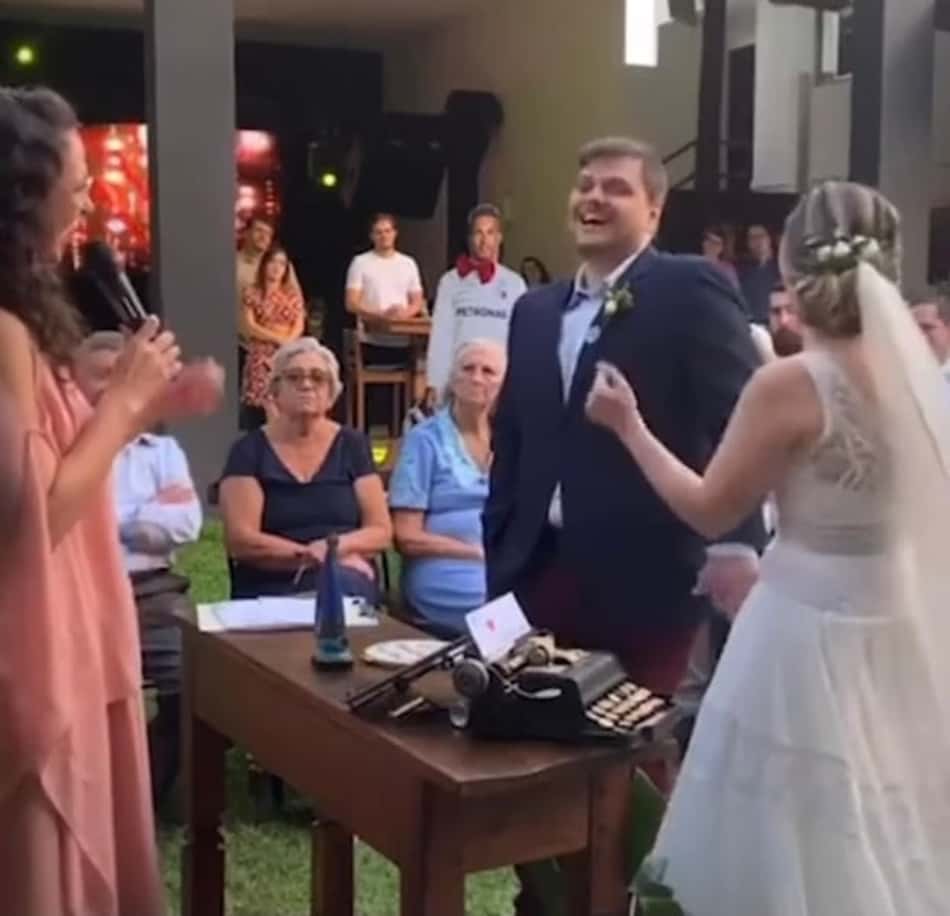 Casal interrompe casamento para comemorar vitória de Hamilton, e vídeo chega ao piloto britânico