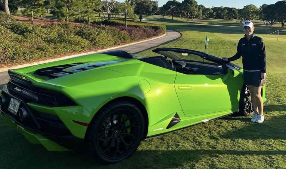 Atleta de golf marca 'hole in one' em torneio e ganha Lamborghini de prêmio