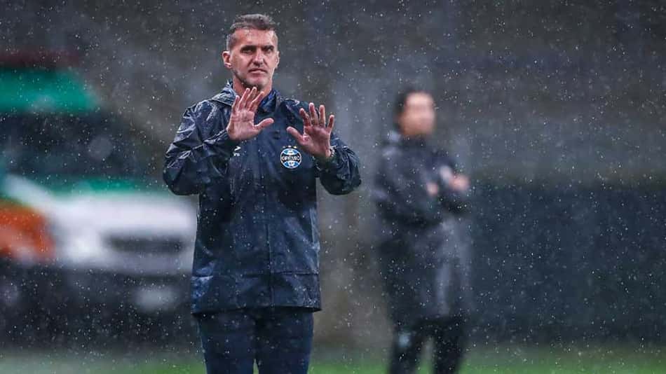 Vagner Mancini elogia o desempenho do Grêmio e crê na recuperação