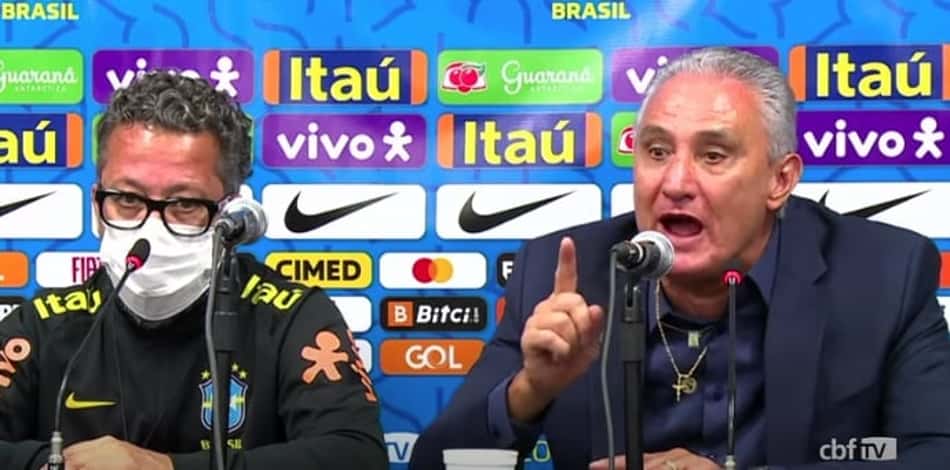 'É impossível não ver a cotovelada do Otamendi no Raphinha', diz Tite após empate entre Argentina e Brasil