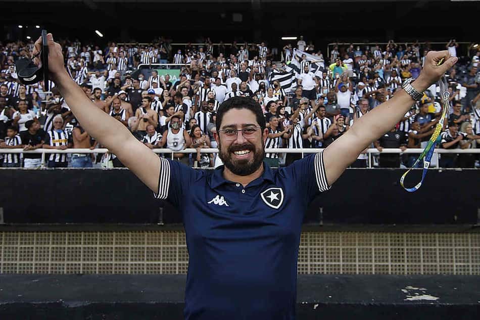 Diretor do Botafogo diz que novo patrocínio master foi impulsionado por engajamento da torcida