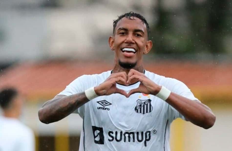 Antes de ser camisa 10 do Santos, Rwan dormiu embaixo de arquibancada e foi ajudante de pedreiro