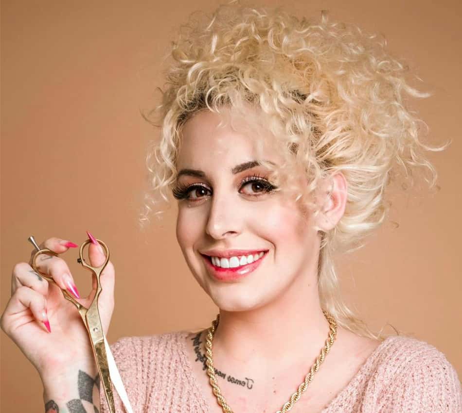 Cabeleireira Bianca Hulmann alerta para cuidados com o cabelo durante atividades físicas ao ar livre no verão