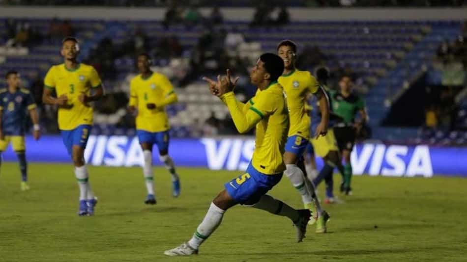 Andrey Santos, do Vasco, celebra gols pela Seleção Brasileira Sub-18 na Revelations Cup: 'Vivendo um sonho'