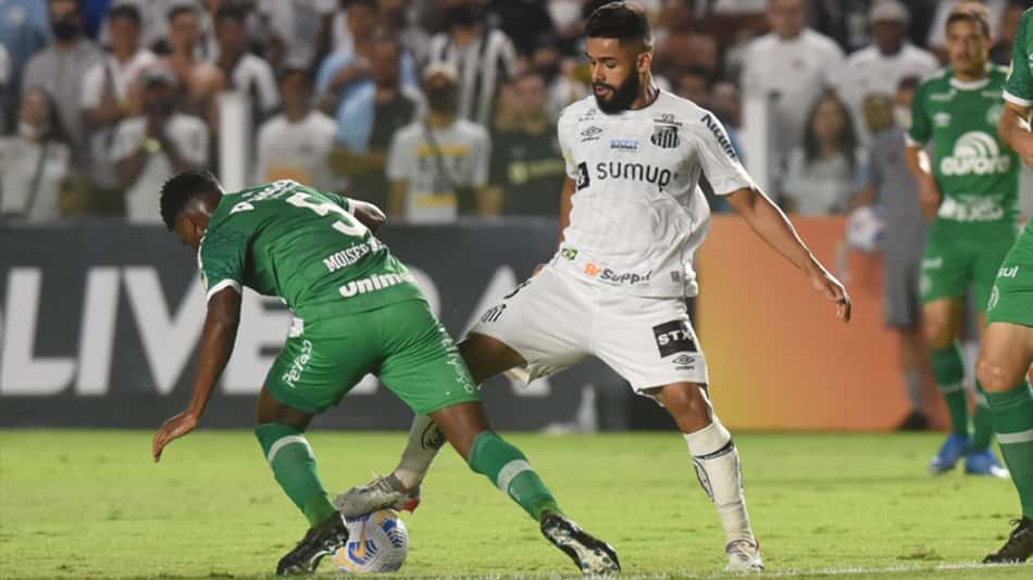 Sem pretensões no Brasileirão, Chapecoense se torna 'fiel da balança'