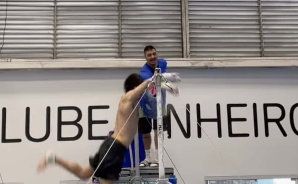 VÍDEO: Arthur Nory bate com rosto em barra e fratura o nariz
