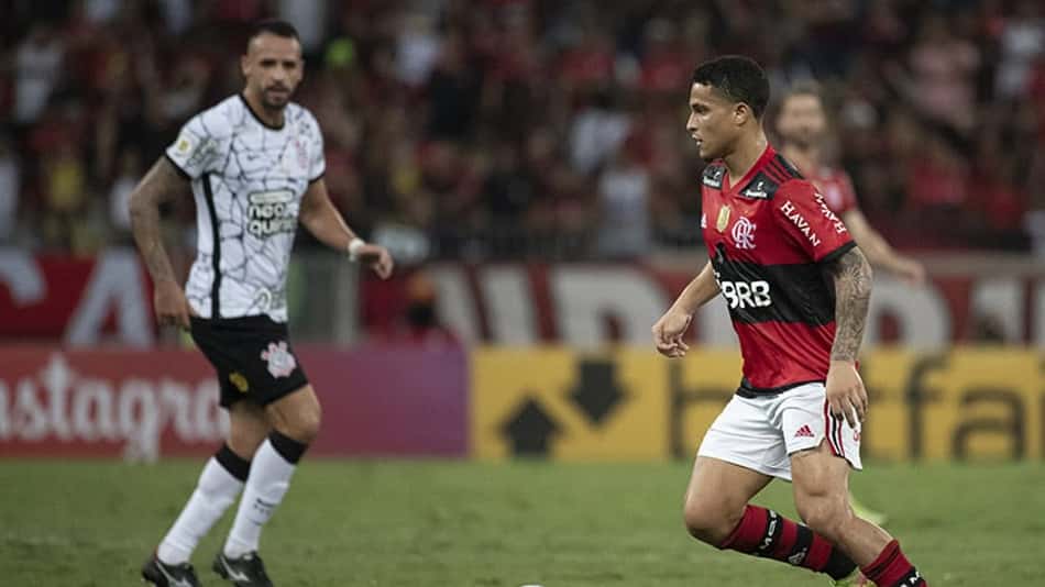 Gomes se emociona após se destacar pelo Flamengo e ver festa da torcida: 'Estou realizando um sonho'