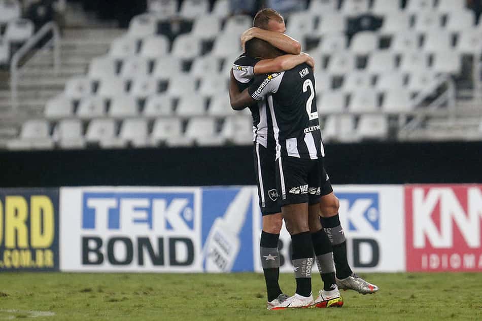 Carli e Kanu chegam ao acesso com o Botafogo de forma invicta e com três gols tomados em 1000 minutos