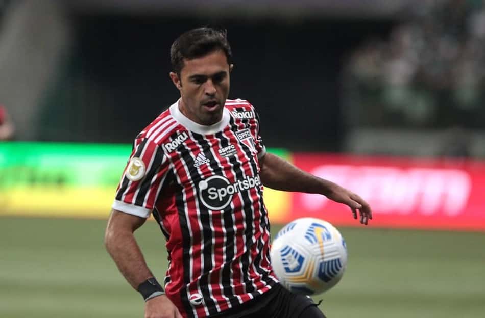 Eder recebe terceiro amarelo e vira desfalque do São Paulo