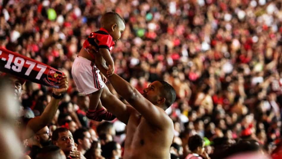 Gol no fim coroa 'abraço da Nação' e afina sintonia entre arquibancada e time no 'até breve' do Flamengo
