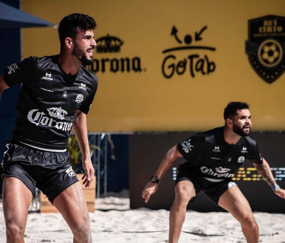 Dupla Franklin e Hiltinho busca o título mundial de futevôlei no RJ