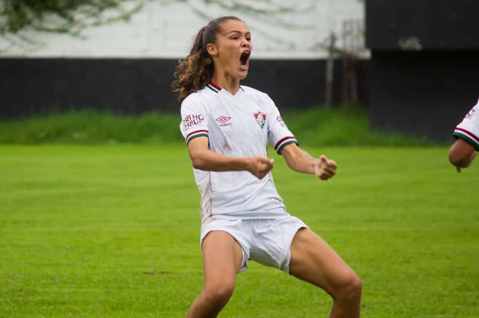 Nicole fecha o gol nos pênaltis, Fluminense vence o Botafogo e avança à final do Carioca feminino