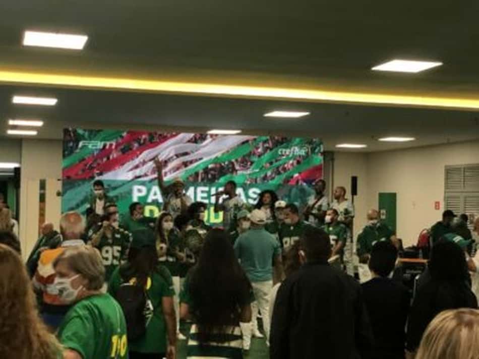 Eleição de Leila tem táxi grátis, massagem, guloseimas e samba no Palmeiras