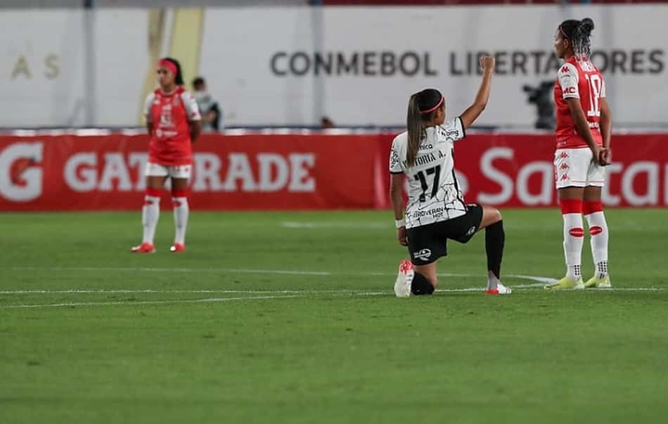 Gesto antirracista, Gaviões, torcida local a favor… O título do Corinthians na Libertadores Feminina