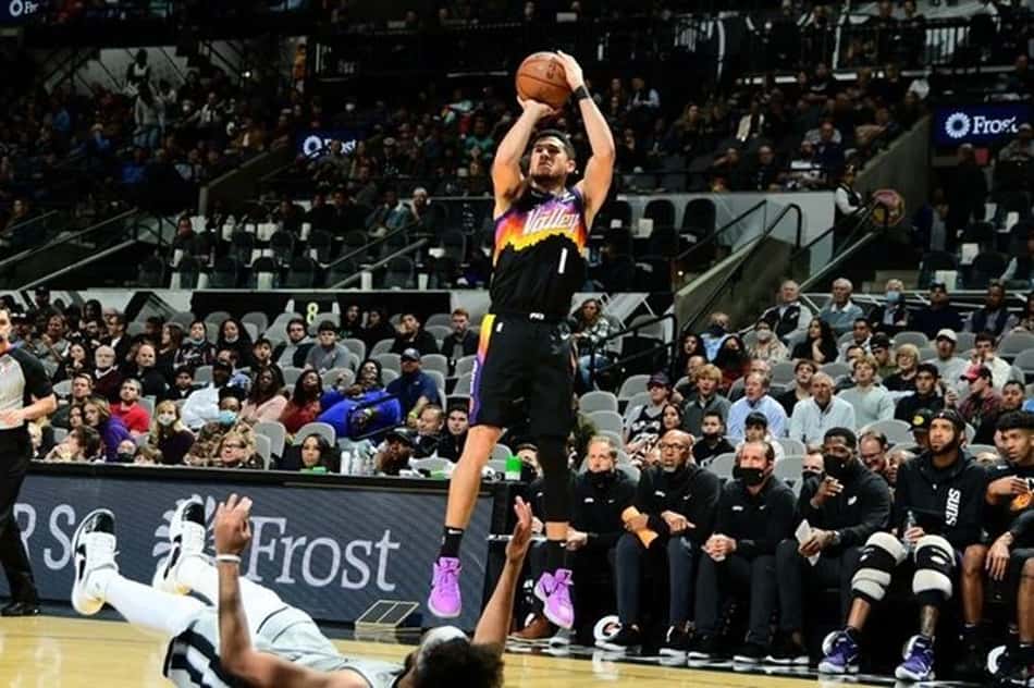Suns bate Spurs e alcança 13 vitórias seguidas