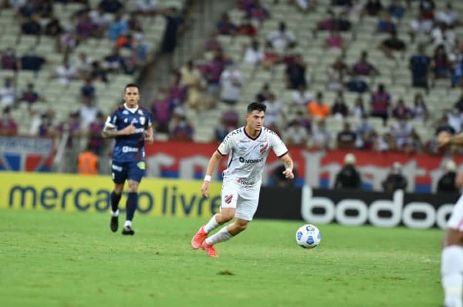 Dois jogadores formados no Athletico podem ir para o Sport