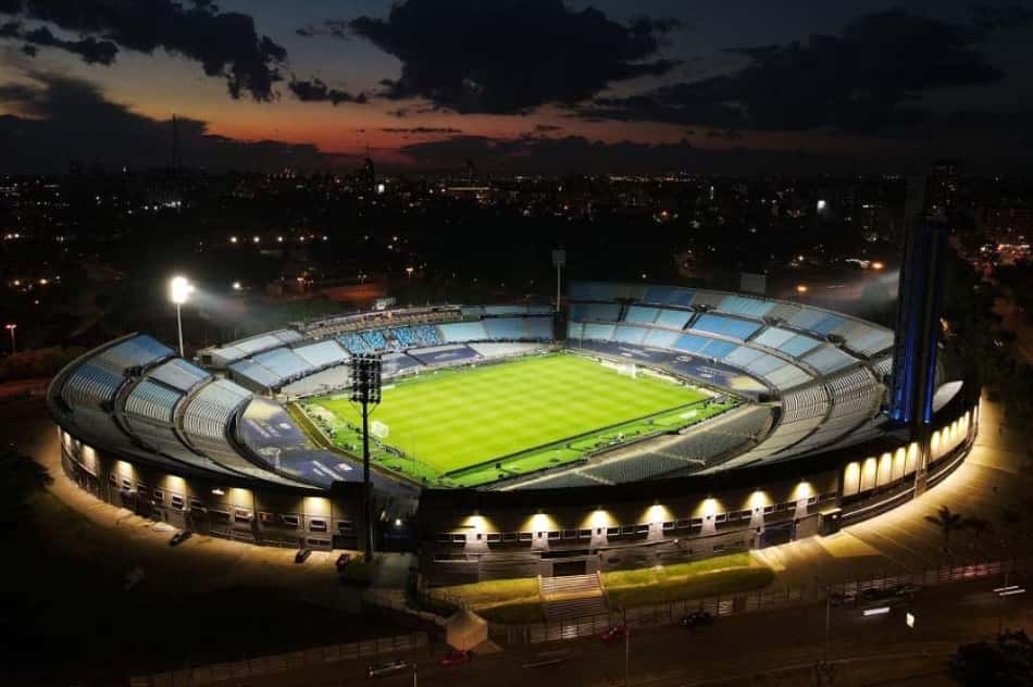 Estádio Centenário recebe nova iluminação para final da Libertadores entre Palmeiras e Flamengo