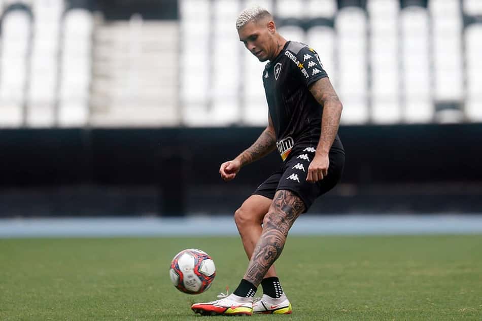 Rafael Navarro celebra chegada ao Palmeiras: 'Muito feliz com esse grande desafio'