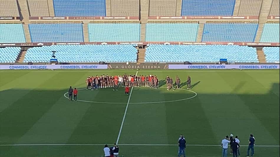 Flamengo faz reconhecimento do gramado do Estádio Centenário, palco da final da Libertadores 2021