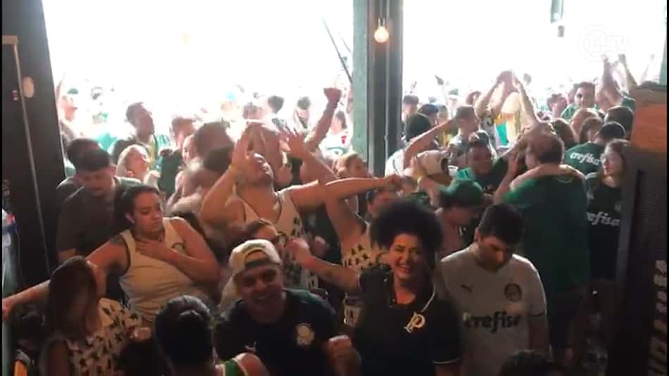 VÍDEO: Torcida do Palmeiras explode de emoção com gol de Raphael Veiga; assista!