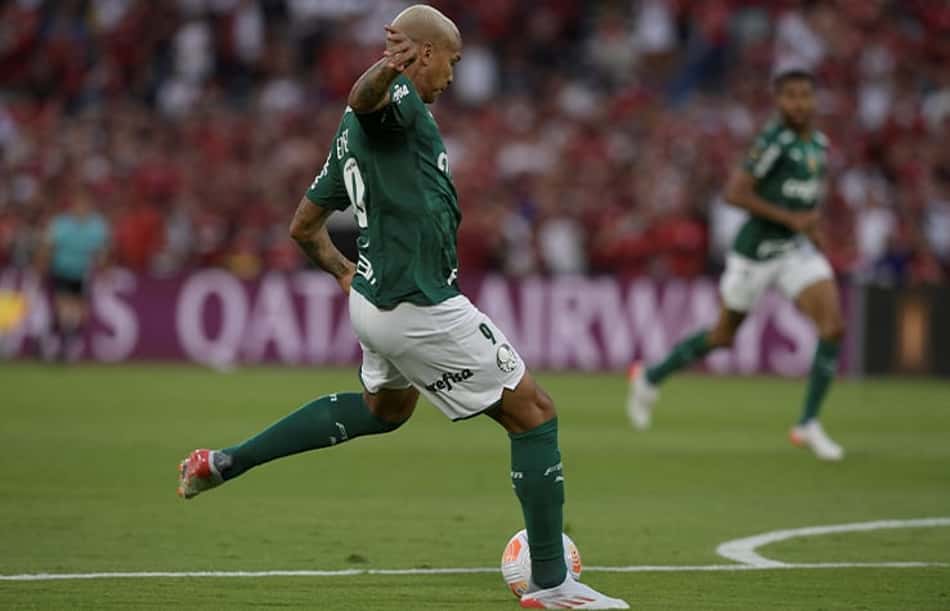 Com tudo contra e muita estrela, Palmeiras buscou cenário a favor e levou o tri da Libertadores para casa