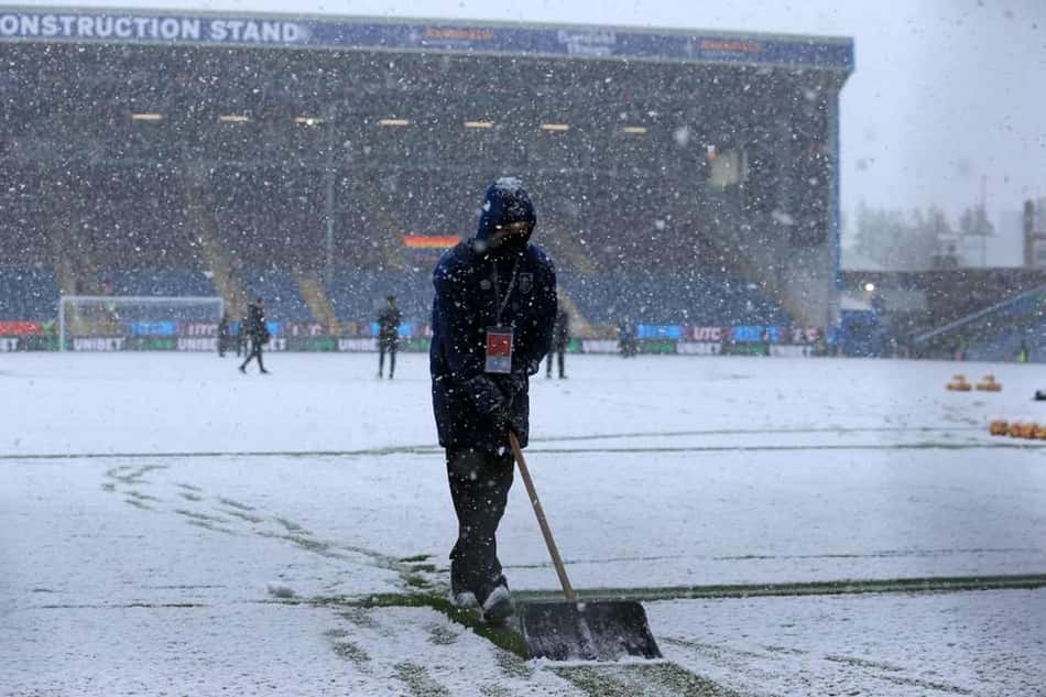 Jogo entre Burnley e Tottenham é adiado por conta da neve