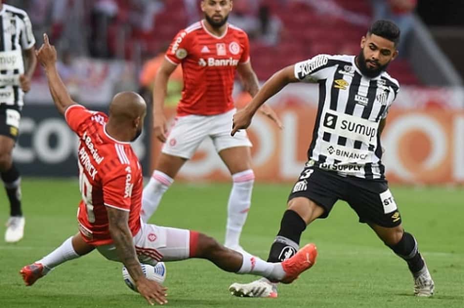 Santos revela que Felipe Jonatan acusou dores e pediu para sair